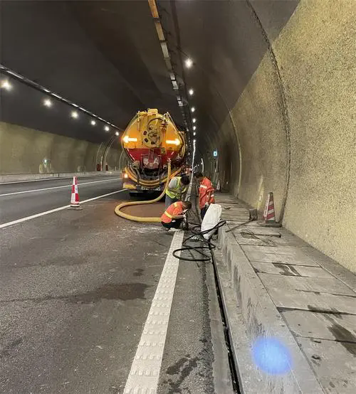 珠山隧道排水渠清淤